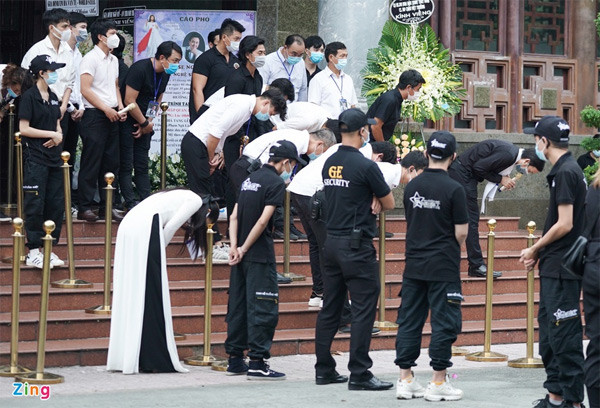 Le tang nghe si Chi Tai: Am tinh nguoi Vbiz!