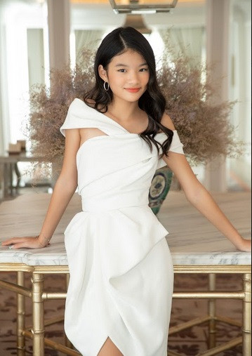 Trở thành thiếu nữ với vẻ đẹp cuốn hút, Devon Trần đang được cư dân mạng đưa vào danh sách những “rich kid” mới của Việt Nam.