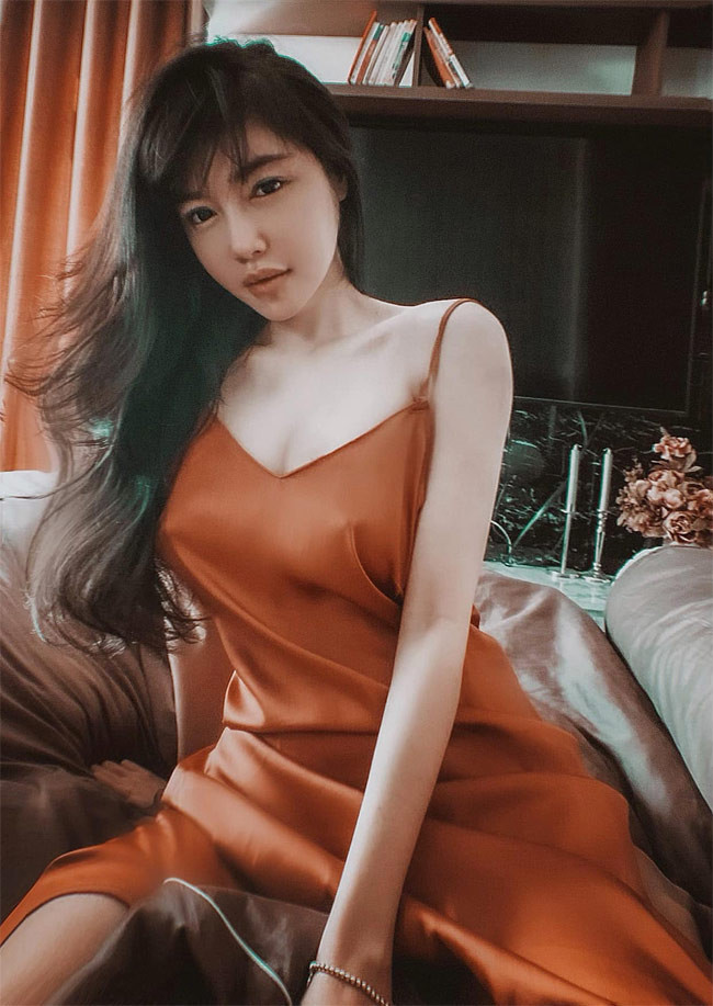 Gần đây, bà mẹ hai con dính tin đồn ly hôn tuy nhiên cô không lên tiếng phủ nhận hay khẳng định mà chỉ lên trang cá nhân chia sẻ những status đầy tâm trạng.