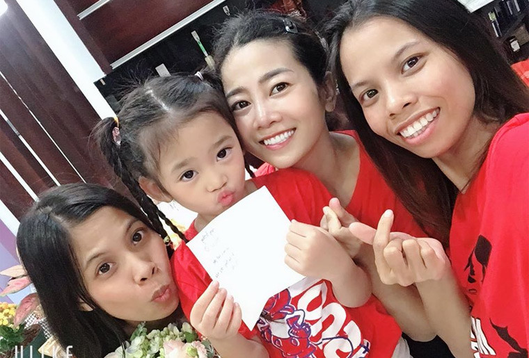 Ngoài ra còn có hai bạn sinh đôi, những người luôn bên Phương và giúp cô chăm sóc cho con gái Lavie rất tận tình khi Phương đi diễn, lúc Phương ốm.