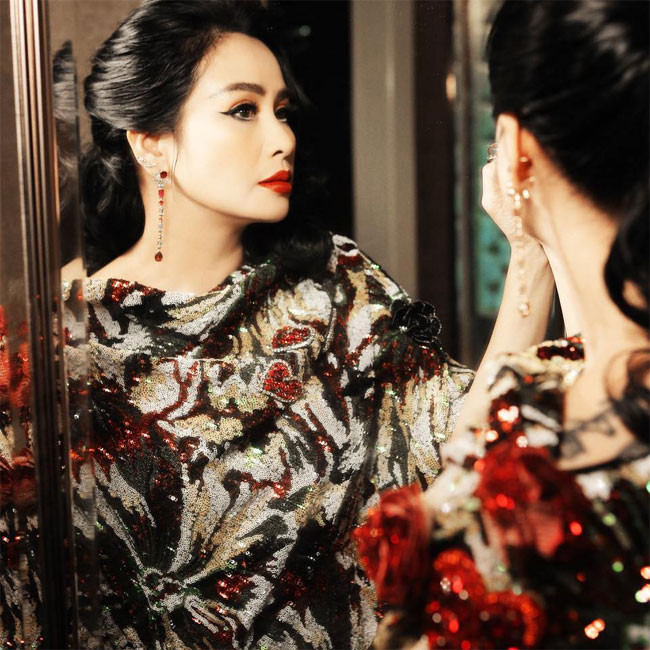 Trong mắt vị bác sĩ, Thanh Lam bề ngoài mạnh mẽ nhưng bên trong là một người yếu đuối, dịu dàng. Đó cũng chính là điểm đặc biệt của Thanh Lam khiến anh bị thu hút. Xem video "Thanh Lam úp mở chuyện tình yêu hiện tại". Nguồn VTC