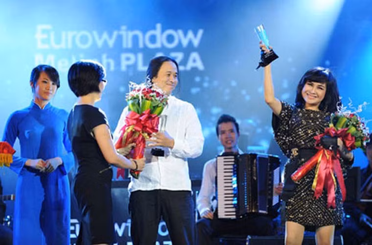 Vài năm sau, Thanh Lam thường xuyên kết hợp với nhạc sĩ Lê Minh Sơn trong các dự án âm nhạc và cả hai bị dính tin đồn hẹn hò.