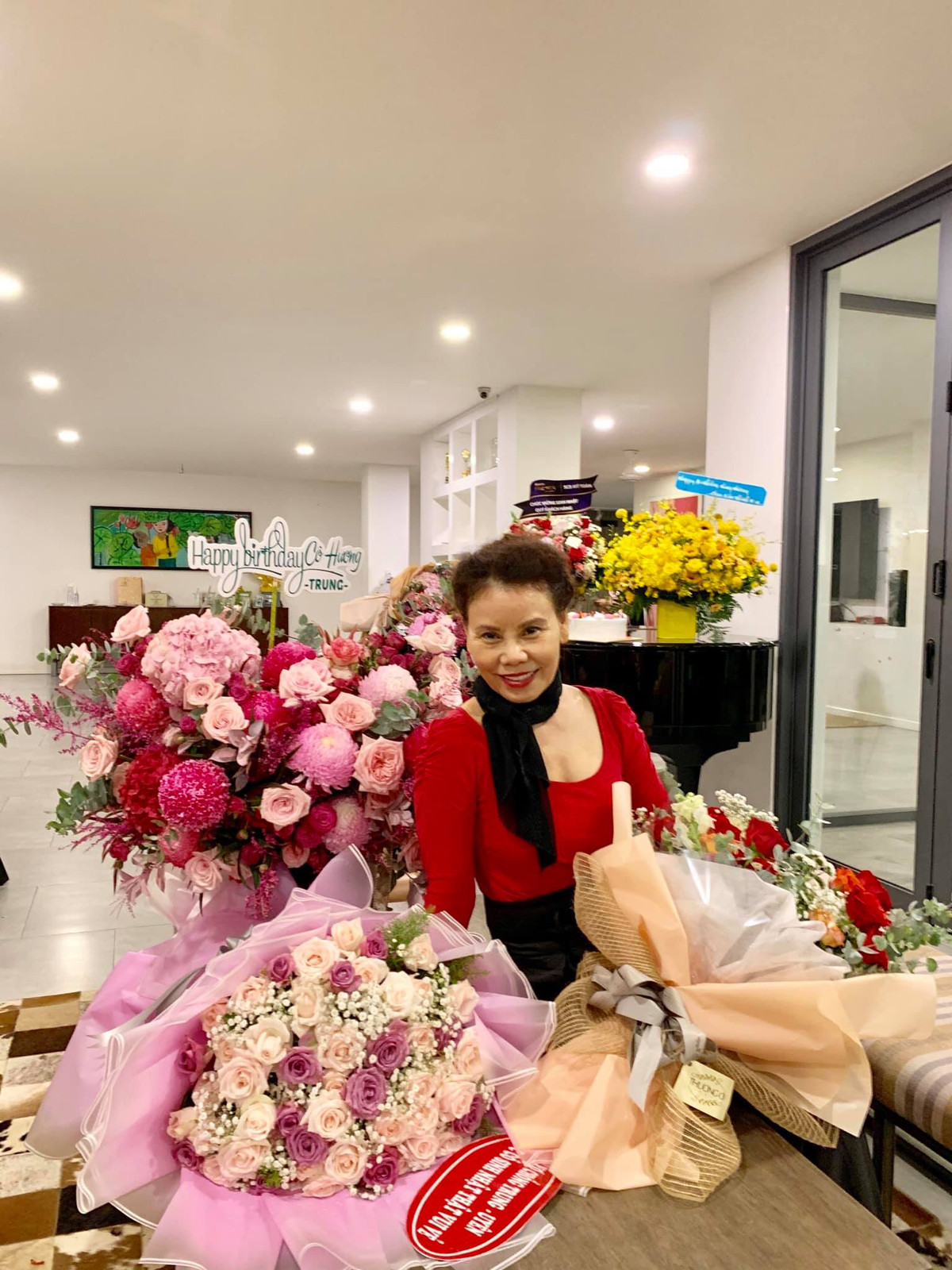 Bà Ngọc Hương được công chúng biết tới khi thường xuyên đồng hành cùng con gái trong cuộc sống lẫn công việc.