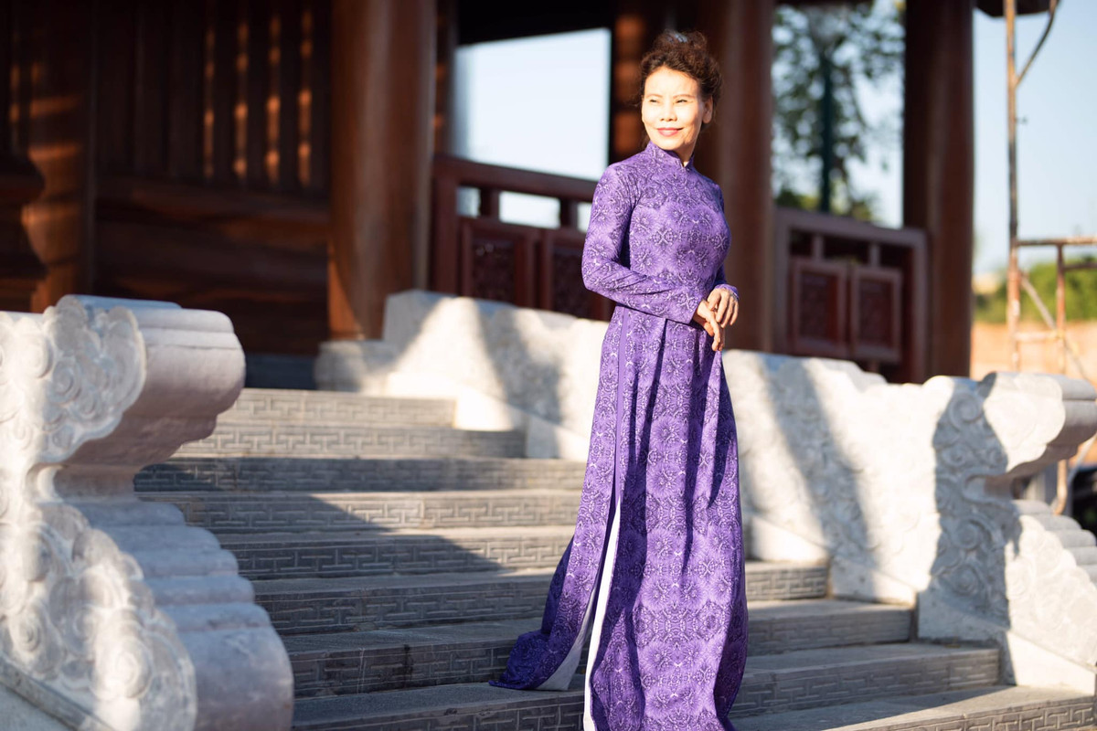 Vẻ đẹp trẻ trung và dẻo dai của bà khiến bao cô gái trẻ phải phát ghen.