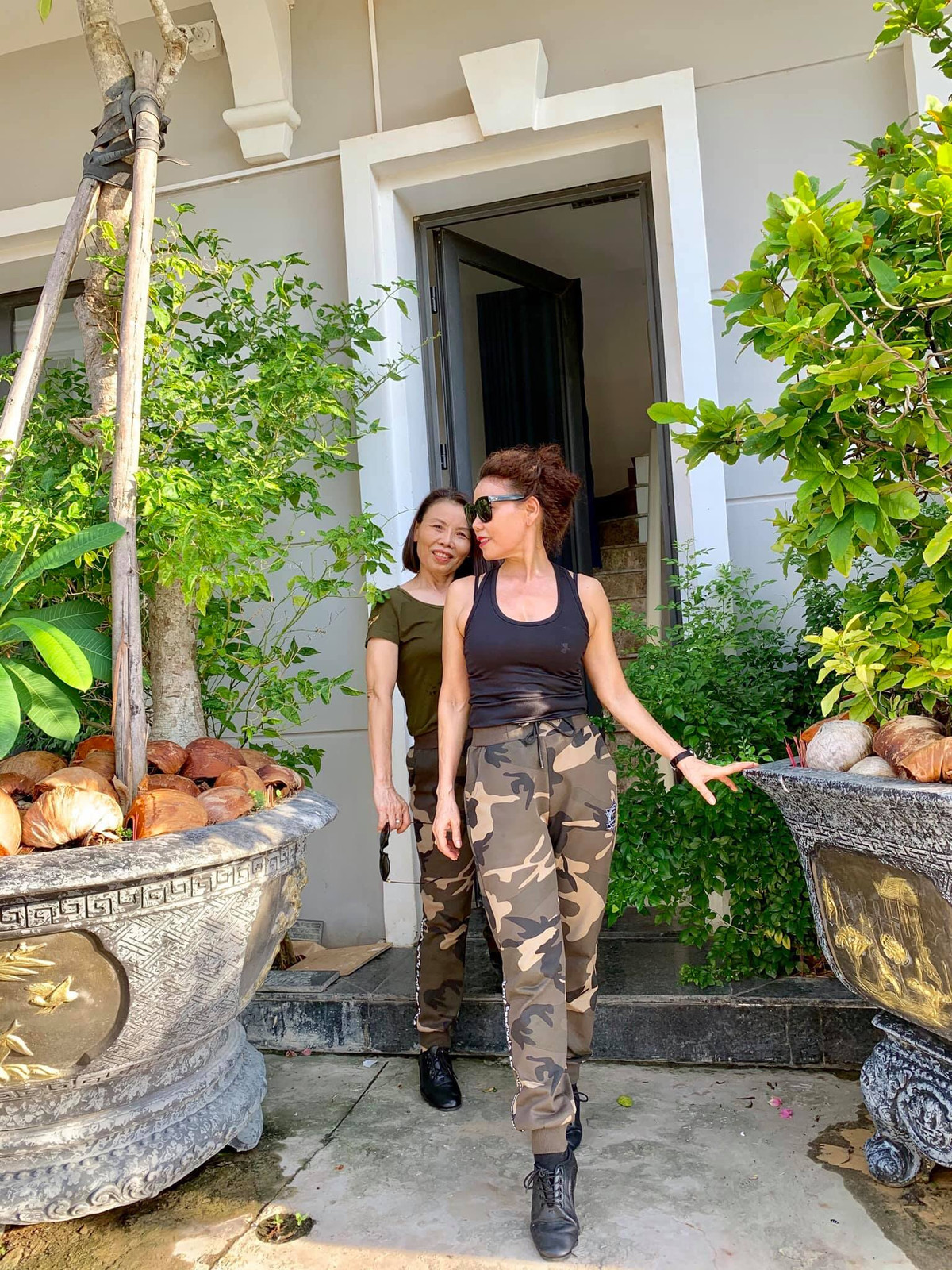 Bà ngoại Subeo tập yoga đều đặn mỗi ngày để giữ dáng.