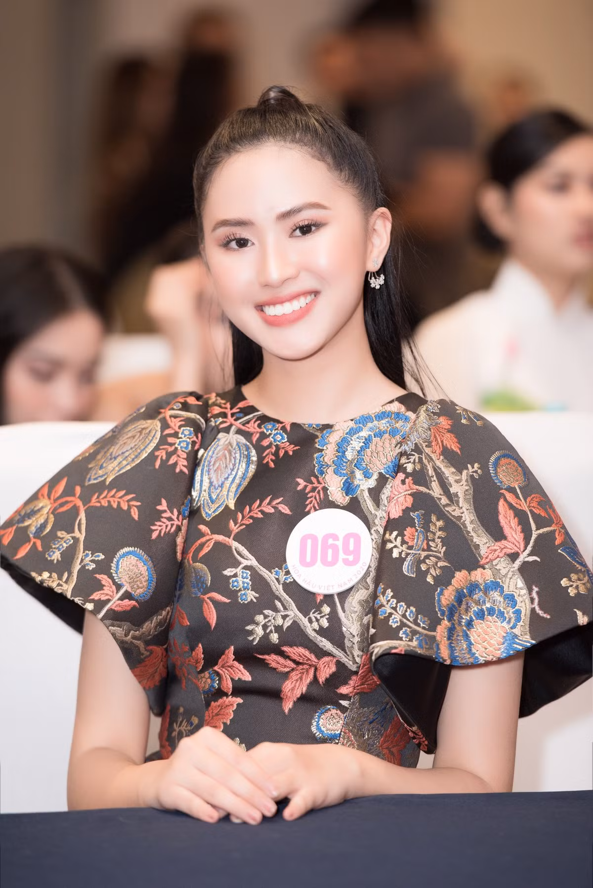 Cô gái quê An Giang sở hữu gương mặt bầu bĩnh và nụ cười rạng rỡ.