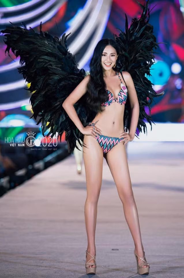 Nếu như thí sinh Lê Nguyễn Bảo Ngọc sở hữu vòng 3 lớn nhất Hoa hậu Việt Nam 2020 với 96cm thì Phù Bảo Nghi cũng không kém cạnh với vòng 3 là 95cm.