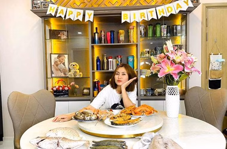 Theo chia sẻ của bà mẹ 1 con, hai căn nhà này cô dùng để cho thuê lấy tiền nuôi Louis.