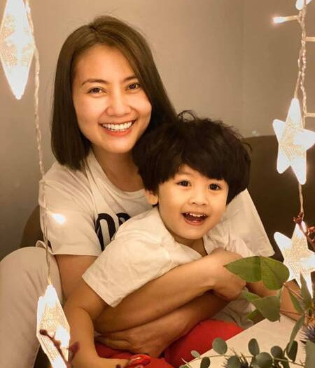 Trái ngược với sự trầm lắng của Thanh Bình, Ngọc Lan sau ly hôn vui vẻ tận hưởng cuộc sống độc thân, chăm sóc con trai Louis.