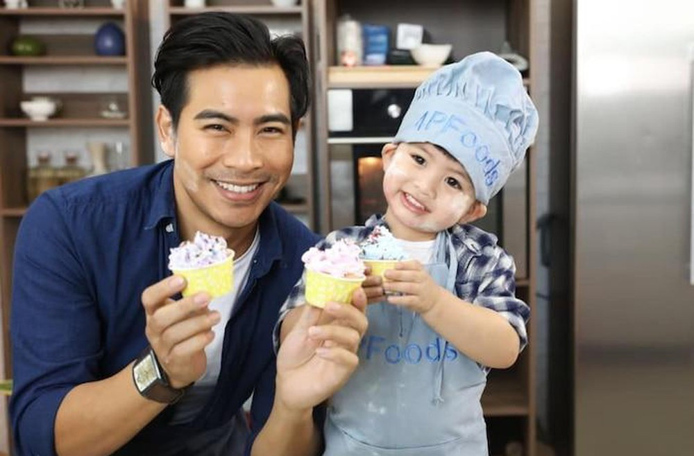 Sau ly hôn, Thanh Bình dọn về sống ở một căn hộ tại quận 7 và đón em gái về ở chung.