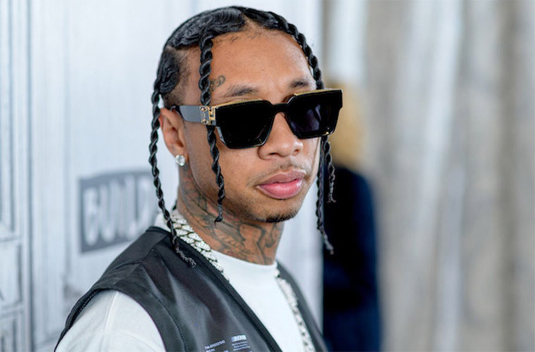 Tháng 9/2013, Tyga bị nhà kim hoàn Jason trụ ở Beverly Hills kiện vì không thanh toán món đồ trang sức trị giá 91.000 USD. Rapper 31 tuổi còn dính lùm xùm không chịu trả tiền nhà thuê vào năm 2015 và 2016, bị tòa ra lệnh phải trả hai khoản nợ thuê nhà tổng cộng 170.000 USD vào hai năm này.