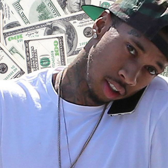 Đêm đó, rapper gốc Việt Tyga tay cầm hàng xấp đô la, rồi tung lên không, từng tập tiền rơi lả tả xuống người những cô gái nóng bỏng đang nhảy nhót trong club.