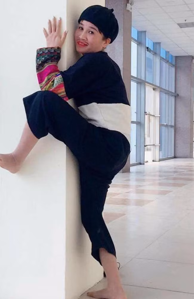 Theo chia sẻ của Lê Thị Dần, cát-sê mà cô nhận được bằng cả tháng làm việc trước kia. Cô nhận được cát-sê từ 3-5 triệu đồng cho những show nhỏ còn show lớn thì mức cát-sê cao hơn thế nhiều lần.