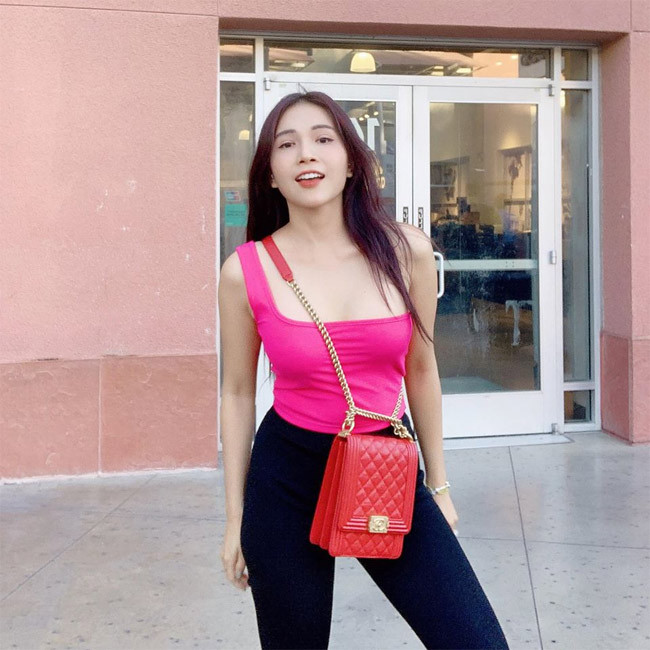 Mặc dù sở hữu chiều cao 1m65, nhưng Khả Như vẫn muốn mình cao thêm nữa. “Tôi chỉ muốn được cao lên, cao thật là cao ấy. Hồi nhỏ tôi từng chơi bóng rổ nhưng không cao thêm chút nào. Chắc do tôi chơi sai cách”, Khả Như nói.