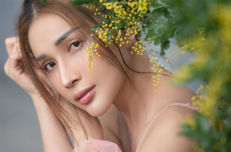 Tháng 11/2017, nữ diễn viên hài Khả Như bị bỏng nặng ở mặt khi đang tập luyện cho liveshow Kiều Minh Tuấn tại sân khấu Lan Anh.