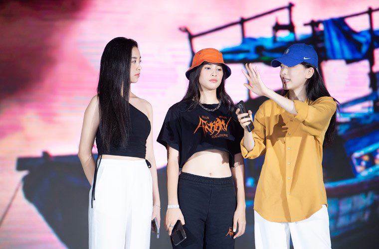 Từ trái qua: Á hậu Thúy An, Hoa hậu Tiểu Vy, Á hậu Phương Nga trong buổi tổng duyệt.