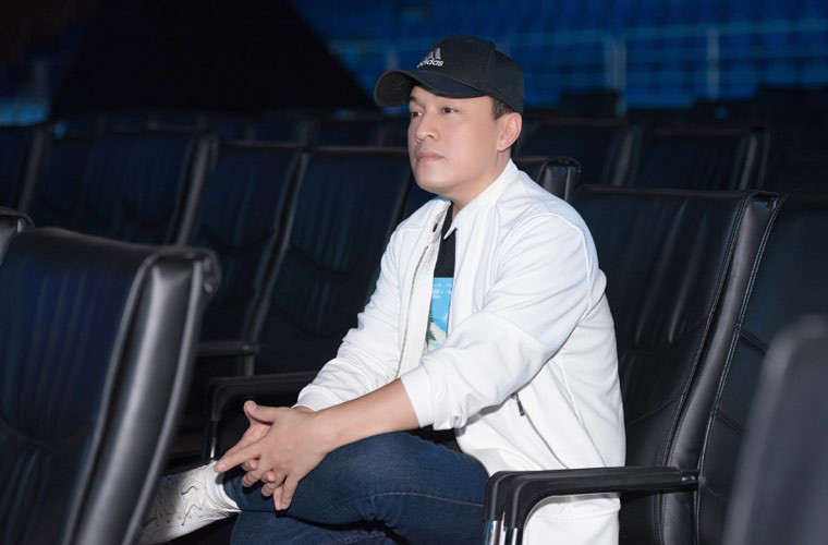 Nam ca sĩ Lam Trường.