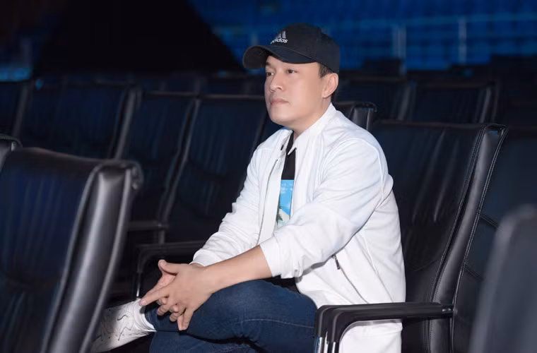 Nam ca sĩ Lam Trường.
