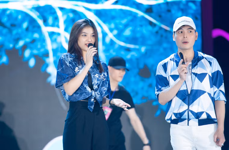 Á hậu Kiều Loan được mời tới chương trình với tư cách ca sĩ. Tiết mục biểu diễn của cô trong chương trình bán kết Hoa hậu Việt Nam 2020 hứa hẹn sẽ là một màn trình diễn bùng nổ.