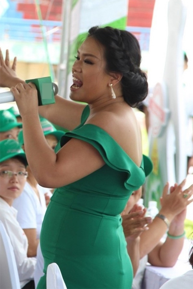 Thân hình quá khổ của Phương Vy không những bị nhiều người nói ra nói vào mà sự nghiệp của cô còn bị ảnh hưởng khi nhiều nhãn hàng hủy hợp đồng khiến cô stress tới mức mất sữa.