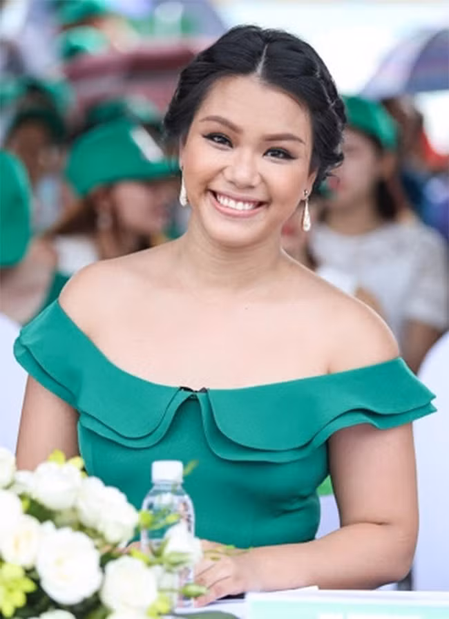 Sau khi sinh con nữ ca sĩ Phương Vy tăng thêm 20kg mỡ thừa.