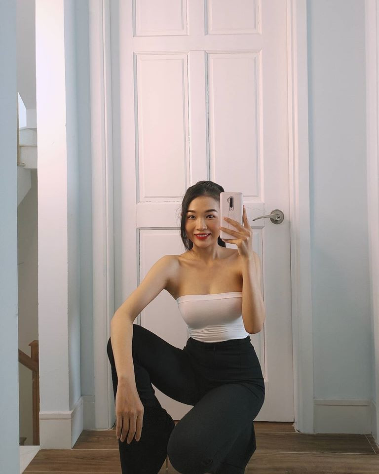 Em gái Hoàng Thùy ngày càng gây bất ngờ với màn "lột xác" ngoạn mục.