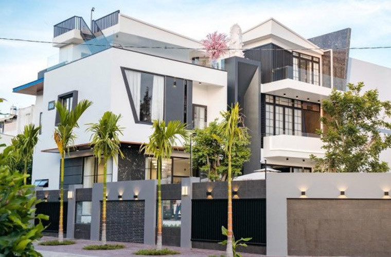 "Đây là món quà lớn đầu tiên tôi làm được cho ba mẹ. Ngay khi bước chân lên Sài Gòn lập nghiệp, tôi đã ao ước có ngày xây nhà mới cho phụ huynh. Cuối cùng, tâm nguyện được hoàn thành nhanh hơn mong đợi nhờ việc kinh doanh thuận lợi", Quốc Trường cho biết.