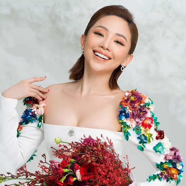 Không chỉ sở hữu thân hình chuẩn, Tóc Tiên còn có một khuôn mặt thanh tú khiến cho tổng thể của cô không có điểm trừ nào.