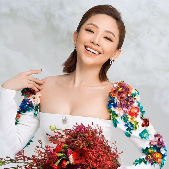 Không chỉ sở hữu thân hình chuẩn, Tóc Tiên còn có một khuôn mặt thanh tú khiến cho tổng thể của cô không có điểm trừ nào.