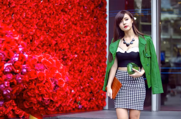 Có thể nói, hot girl Midu không chỉ xinh đẹp mà còn rất tài giỏi. Hai năm sau khi đoạt giải quán quân Hot V-teen, Midu bắt tay vào kinh doanh thời trang.