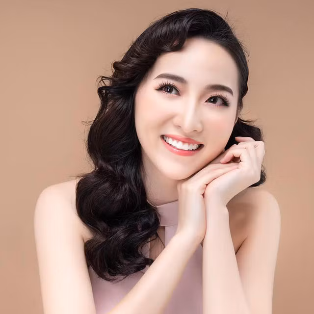 Hoàng Mai Anh cho biết, khi dấn thân vào showbiz cô nhận được rất nhiều lời “gạ tình” hứa hẹn cho cô vật chất, sự nghiệp thăng tiến, nhưng vì tự lập về kinh tế nên nữ diễn viên chưa bao giờ ngả nghiêng vì những lời đề nghị khiếm nhã đó.