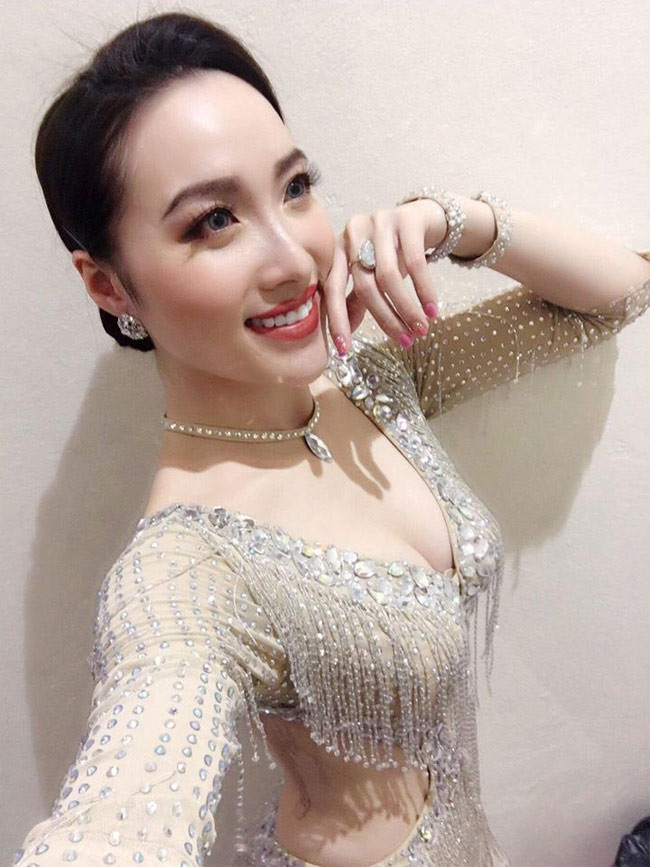 Nữ diễn viên kiêm vũ công sinh năm 1994 tham gia đóng phim từ năm 6 tuổi trong bộ phim truyền hình "Ước nguyện trước hoàng hôn". Sau đó Mai Anh còn tham gia bộ phim điện ảnh "Tết này ai đến xông nhà" của đạo diễn Trần Lực.