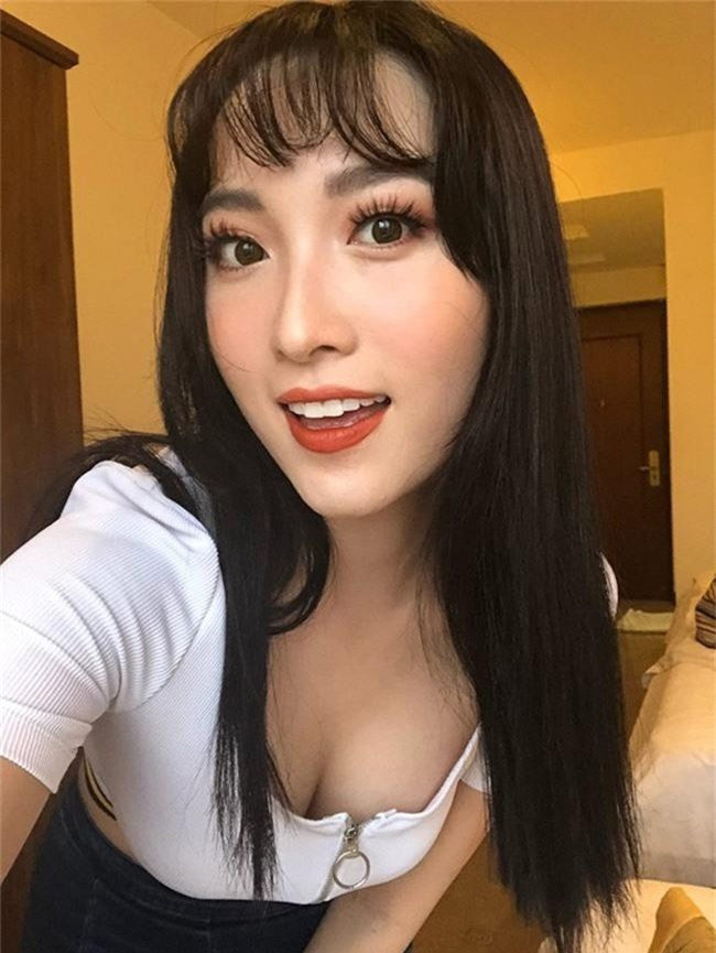 Nam tiến với số tiền trong tay chỉ vỏn vẹn vài triệu đồng, ở nhà trọ rẻ tiền, ăn uống tạm bợ, sau 1 năm Mai Anh đã nhận được nhiều lời mời đóng phim trong các tác phẩm như: Tình như vô hình, Trận đồ bát quái, Khi em đã lớn...