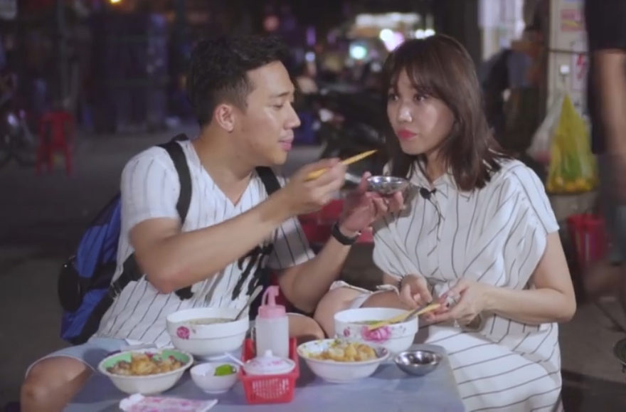 "Trước khi kết hôn, em và anh ấy thường đi lòng vòng cho đến 3, 4 giờ sáng. Sau khi kết hôn, tụi em không còn đi lòng vòng nữa nhưng sẽ cùng ở nhà nói chuyện đến 3, 4 giờ sáng", Hari Won bật mí hạnh phúc của vợ chồng cô trên một chương trình truyền hình.