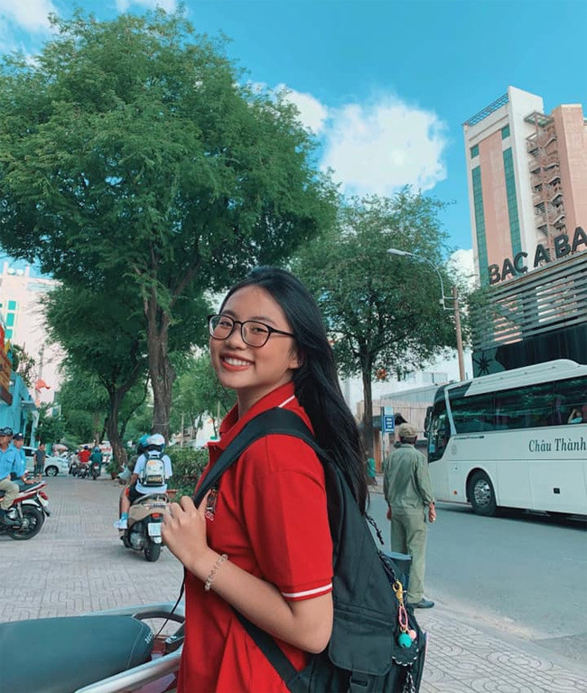 Giọng ca sinh năm 2003 được xuất hiện nhiều trên các sân khấu trong nước và hải ngoại với mức cát sê rất cao.