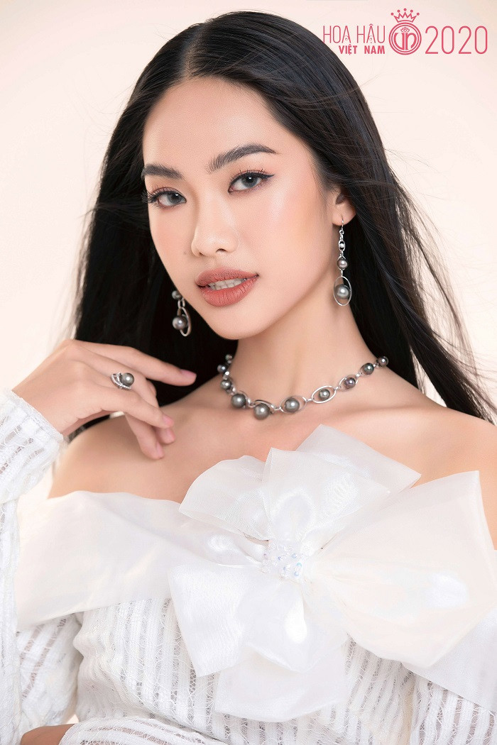 Thanh Nhàn đã biến sự tự ti về làn da rám nắng từng bị bạn bè trêu chọc thành tự tin như bây giờ.