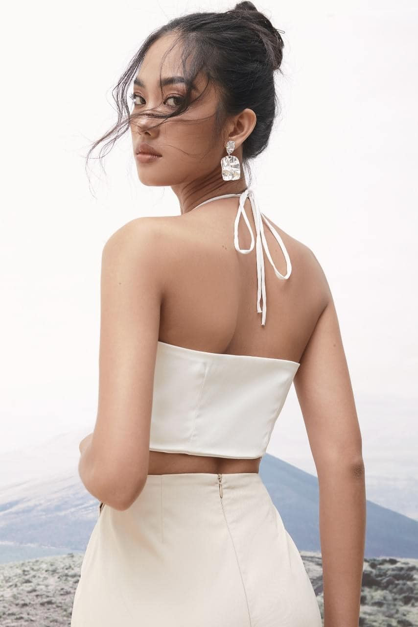 Trước vòng bán kết Hoa hậu Việt Nam 2020, Thanh Nhàn chia sẻ: "Chỉ còn vài này nữa là kết thúc những ngày tập luyện để đi đến trình diễn vòng bán kết. Em chẳng mong gì hơn là được mọi người ủng hộ và yêu thương, em sẽ cố gắng hết sức dể không chỉ cho bản thân mà còn cho quê hương mình".