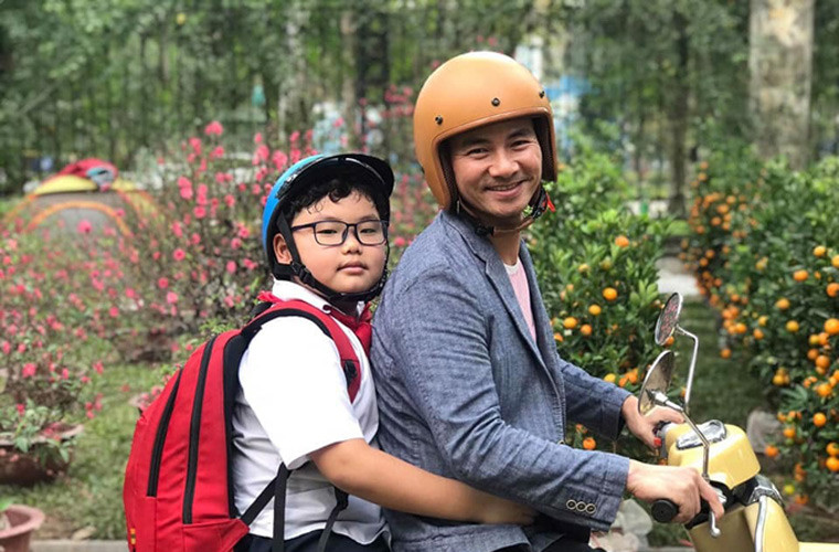 Nam diễn viên sinh năm 1976 cũng là diễn viên tham gia Táo quân có cuộc sống hạnh phúc và tròn trịa nhất so với những người còn lại. Sự nghiệp của anh cũng rất thăng tiến khi anh không chỉ là diễn viên hài nổi tiếng mà còn được thăng chức giám đốc Nhà hát kịch Việt Nam.