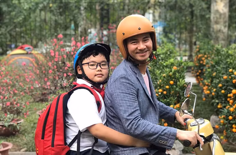 Nam diễn viên sinh năm 1976 cũng là diễn viên tham gia Táo quân có cuộc sống hạnh phúc và tròn trịa nhất so với những người còn lại. Sự nghiệp của anh cũng rất thăng tiến khi anh không chỉ là diễn viên hài nổi tiếng mà còn được thăng chức giám đốc Nhà hát kịch Việt Nam.