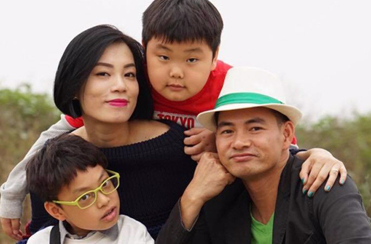 Nghệ sĩ Xuân Bắc là người rất hiếm khi chia sẻ chuyện gia đình. "Gia đình là một cái gì đó rất thiêng liêng và cần phải giấu kín, tôi không bao giờ thích phơi bày gia đình mình cho bàn dân thiên hạ biết để săm soi bàn tán", Xuân Bắc nói.
