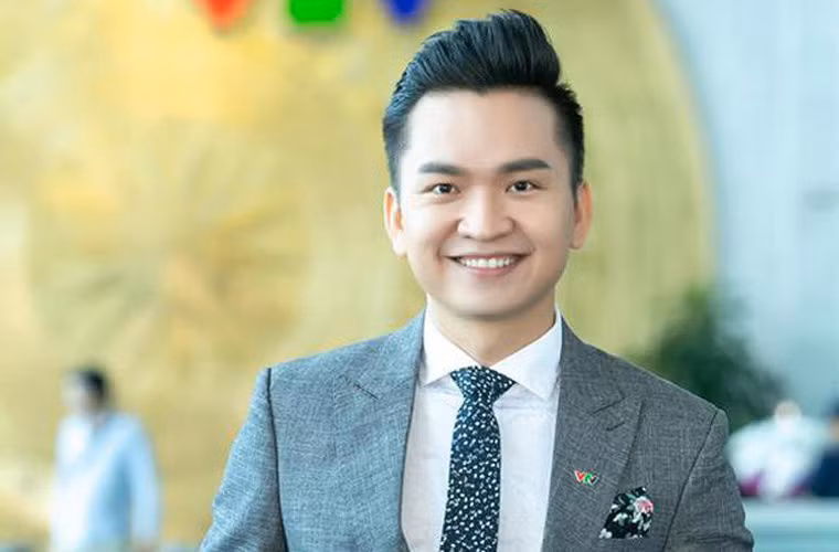 MC Hạnh Phúc thì cho rằng con số 10 triệu mà MC Kỳ Vọng nói không phải con số chung vì còn phụ thuộc vào khối lượng công việc mình đảm nhận.