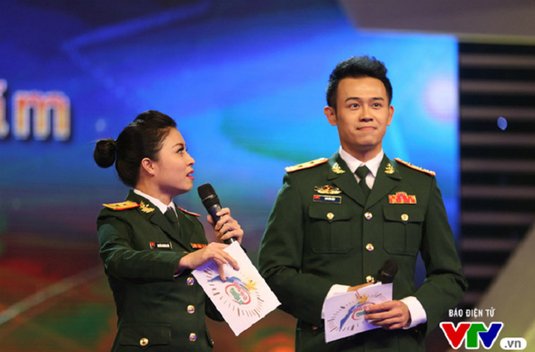 Đức Bảo, nam MC “Chúng tôi là chiến sĩ” chia sẻ khi được hỏi về thu nhập ở VTV: "Thật ra cũng khó nói vì làm nhiều được nhiều, làm ít được ít, ăn theo định mức. Nói vui vui tầm 5 triệu. Trong khi mình phải lo rất nhiều thứ như trang phục, make-up".