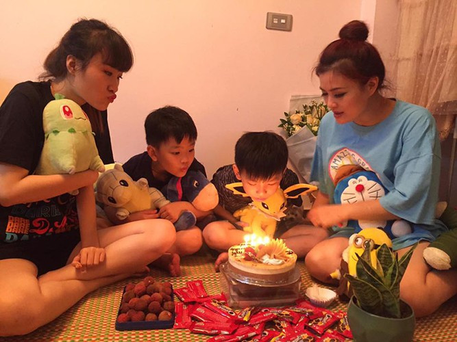 Sau những lần đổ vỡ, nữ diễn viên "Trở về giữa yêu thương" tự tay chăm lo cho các con từ miếng ăn giấc ngủ.