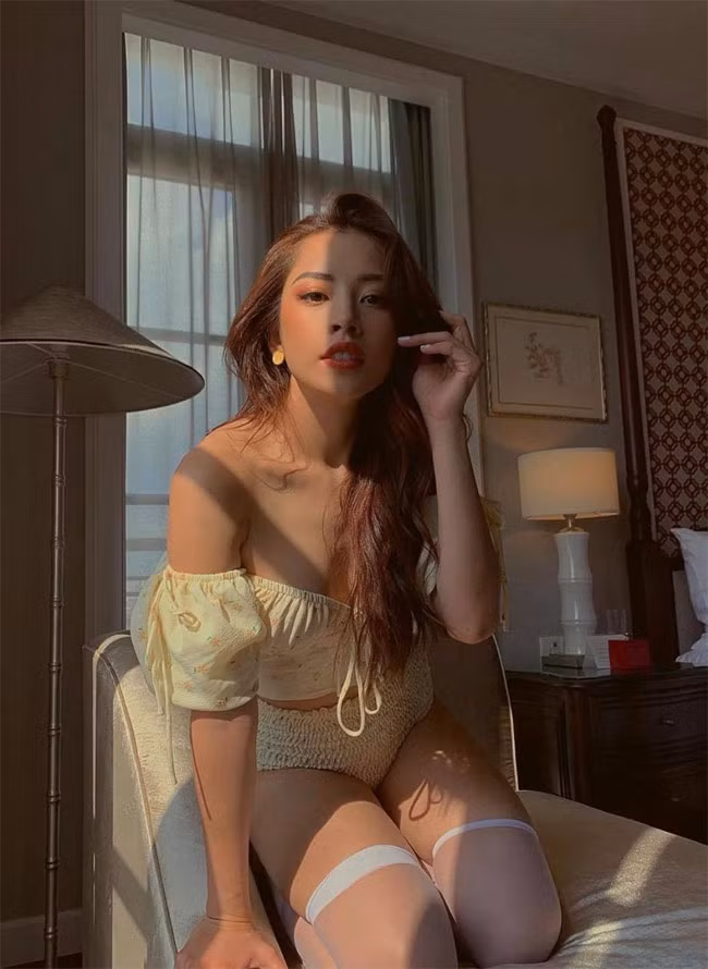 Đây không phải là lần đầu tiên Chi Pu tung bộ ảnh sexy mà liên tiếp gần đây nữ ca sĩ sinh năm 1993 khoe ảnh gợi cảm.