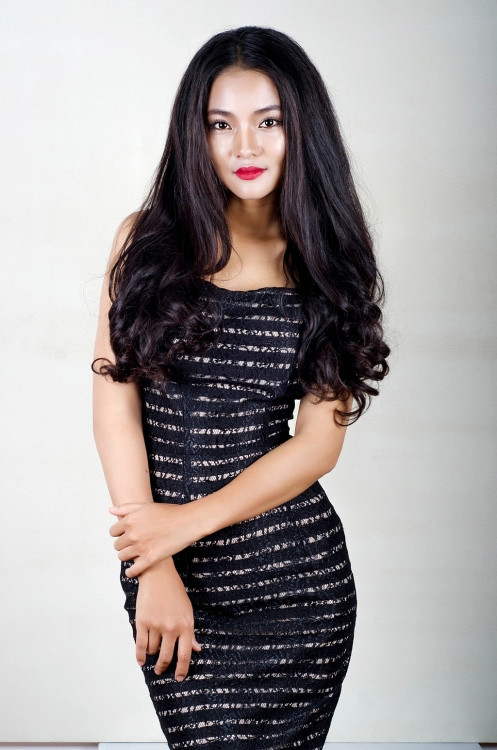 Người mẫu sinh năm 1982 từng rời bỏ sàn catwalk để chú tâm vào việc kinh doanh nhưng cuối cùng cô lại bị nghiệp diễn mê hoặc. Thúy Hằng coi diễn là nghiệp, là công việc giúp cô giải tỏa khi mệt mỏi và quên đi thực tại.