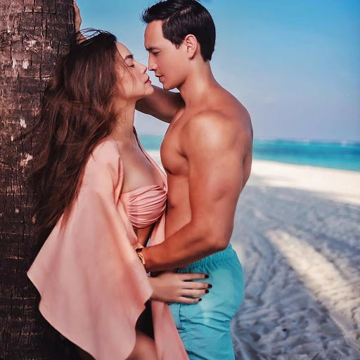 Mối tình với Trương Ngọc Ánh chỉ kéo dài được hơn một năm thì tan vỡ vào cuối năm 2016. Năm 2017 nam diễn viên dính tin đồn hẹn hò với Hồ Ngọc Hà khi hợp tác chung trong MV “Cả một trời thương nhớ”.