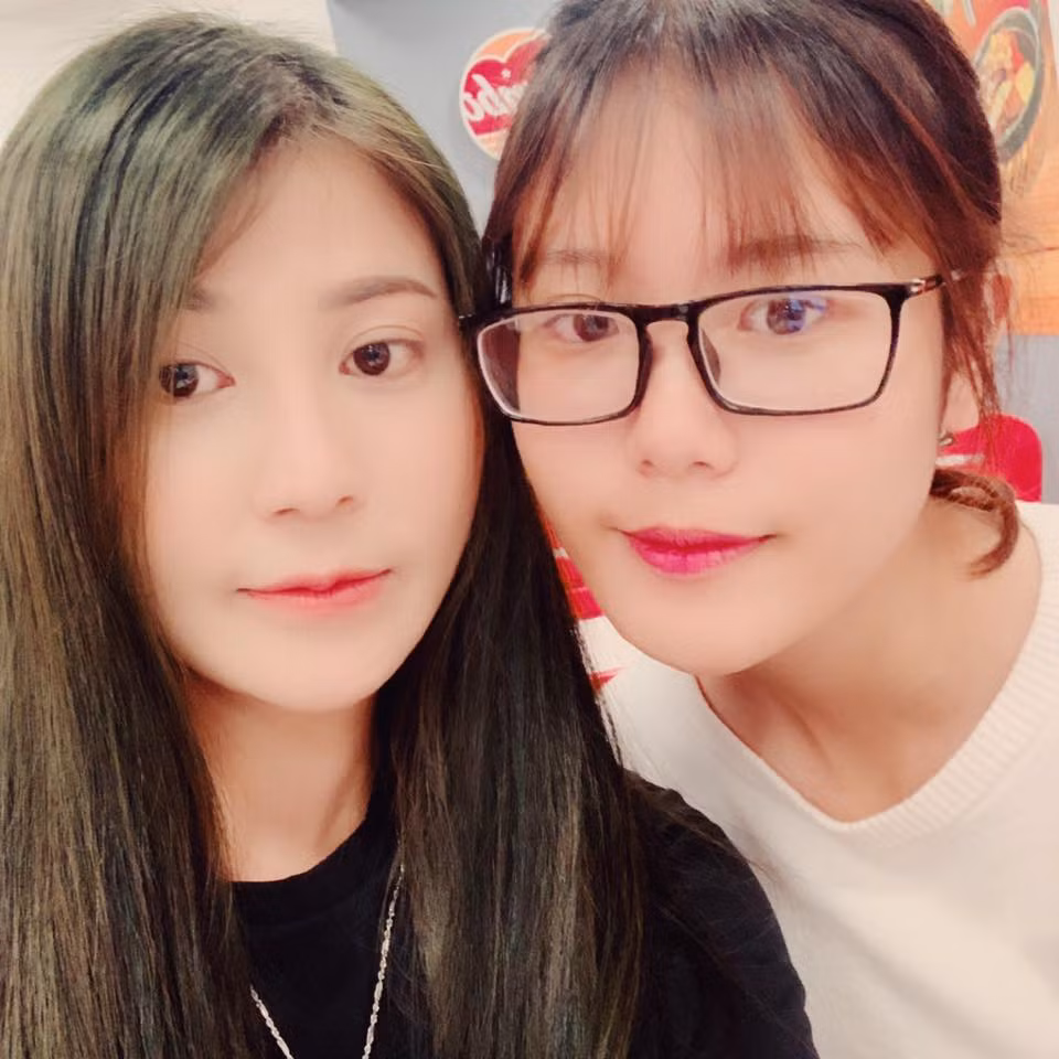 Hân Huyền chụp với mẹ Thanh Quý cách đây 2 năm. Vợ đầu của Hiệp Gà ủng hộ con gái theo học trường điện ảnh.