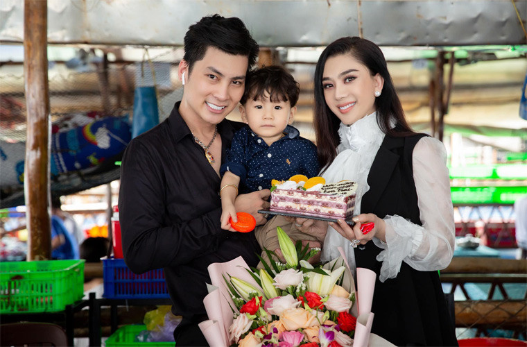 Nữ ca sĩ chuyển giới cho biết cô sắm căn nhà sang này làm quà sinh nhật cho con trai vừa tròn 2 tuổi.