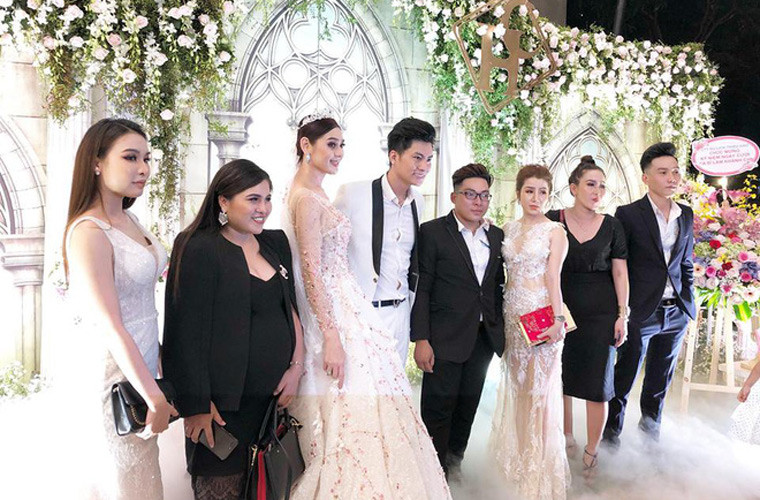 Sau đám cưới, năm nào Khánh Chi cũng tổ chức lễ kỷ niệm rất hoành tráng. Riêng năm nay cô không làm vì lý do dịch bệnh.