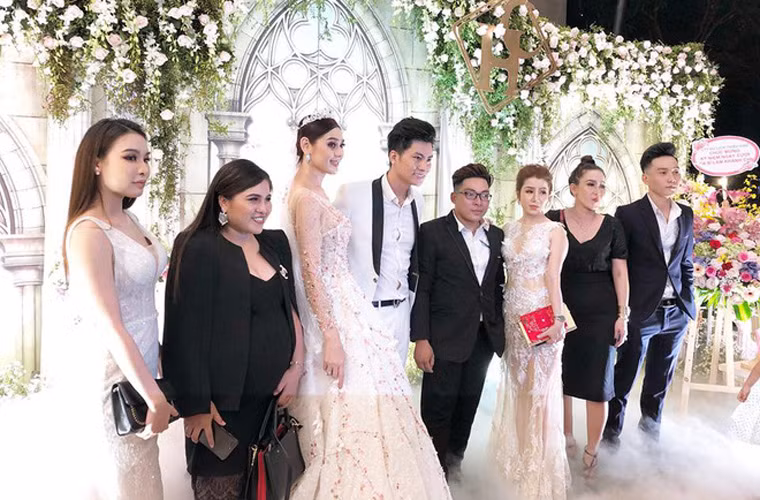 Sau đám cưới, năm nào Khánh Chi cũng tổ chức lễ kỷ niệm rất hoành tráng. Riêng năm nay cô không làm vì lý do dịch bệnh.